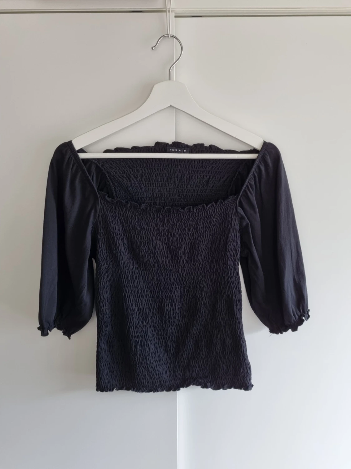 Svart smockad topp med puffärm Medicine M