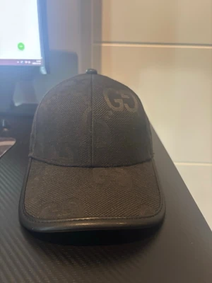 Svart keps - Snygg svart keps