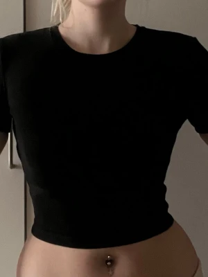 Svart tshirt - Superfin svart tshirt köpt från Zara. Skickas nytvättad 💕