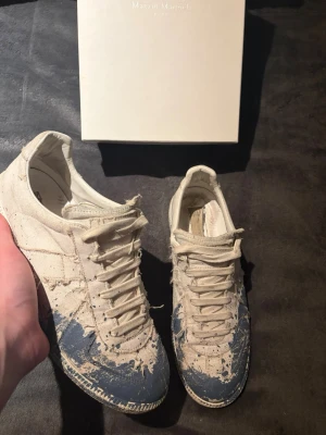 Maison marigela paint splash| 42 - Maison marigela paint splash| Skick 7/10| Storlek:42 passar 43 (27,5cm)| Box och kvitto ingår|(i form av bild) Nästintill omöjligt att få tag på dessa!| Nypris ca 10000kr| Vid andra funderingar tveka inte på att slå en pling| | Sell.ArchiveSS|