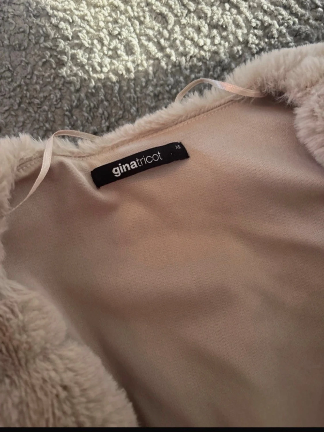 Beige teddyjacka från Gina Tricot - 1