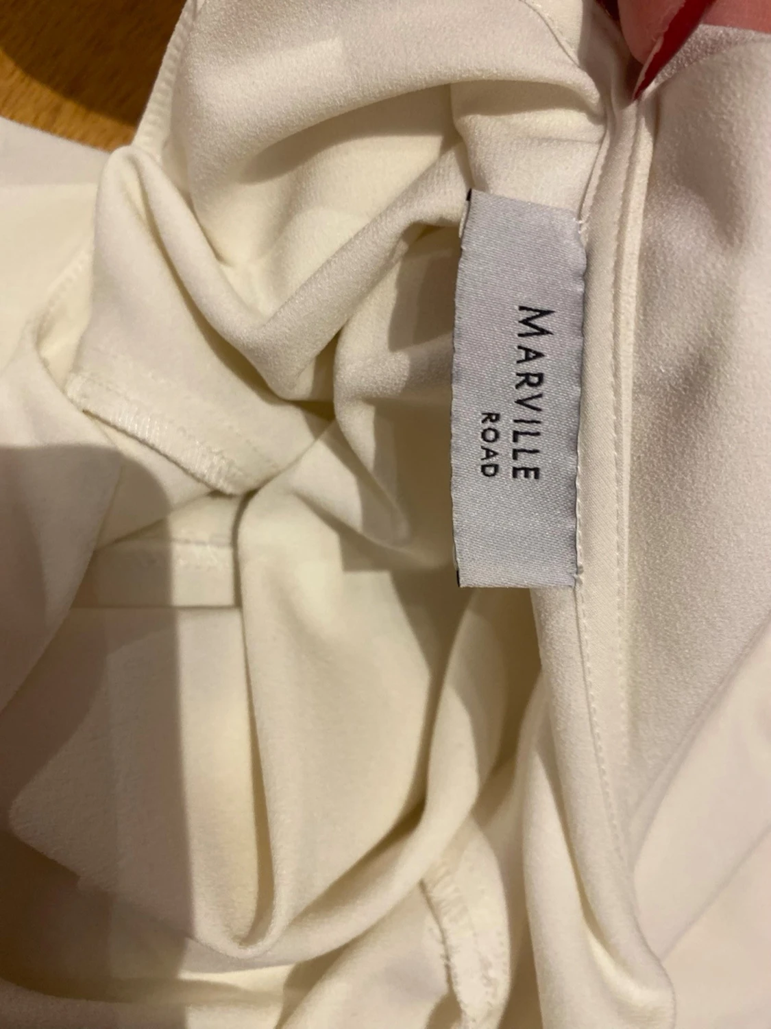 Vit topp med knytband - 2