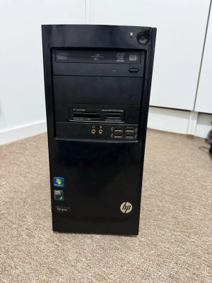 Gaming/Allround-dator - Gaming/Allround-dator - 8GB RAM - GT 1030 - 1TB HDD Saljer en fungerande stationar dator som passar perfekt för surf, skolarbete och lättare spel. Processor: AMD Athlon I| Grafikkort: Nvidia GeForce GT 1030 Silent (tyst och strömsnal) RAM: 8 GB Hårddisk: 1 TB Nätaggregat: 300W HP Pro-chassi med fläkt Datorn klarar enklare spel som Minecraft, CS:GO, Roblox och liknande på lägre inställningar. Perfekt som första gamingdator eller extra dator hemma. Fungerar som den ska. Pris: 945kr (kan diskuteras