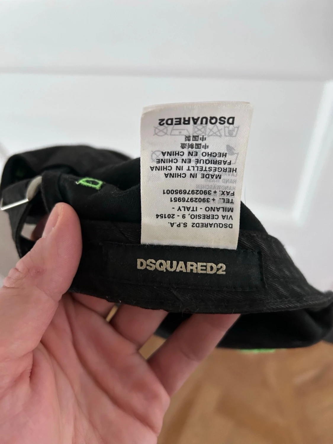 Svart Dsquared2 keps med neontext - 2