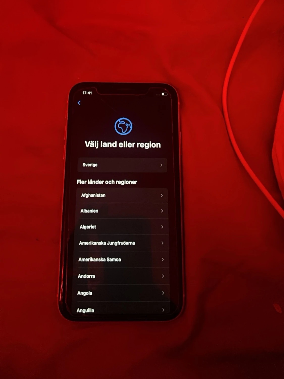 Vit iPhone XR med glasbaksida - 2