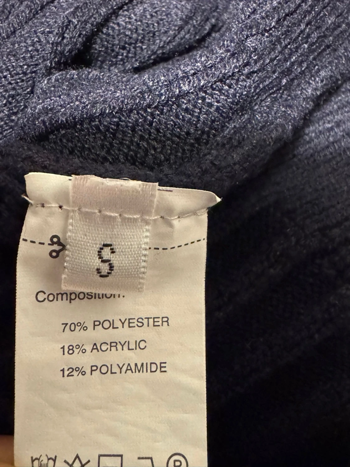 Mörkblå stickad tröja med halvzip - 2