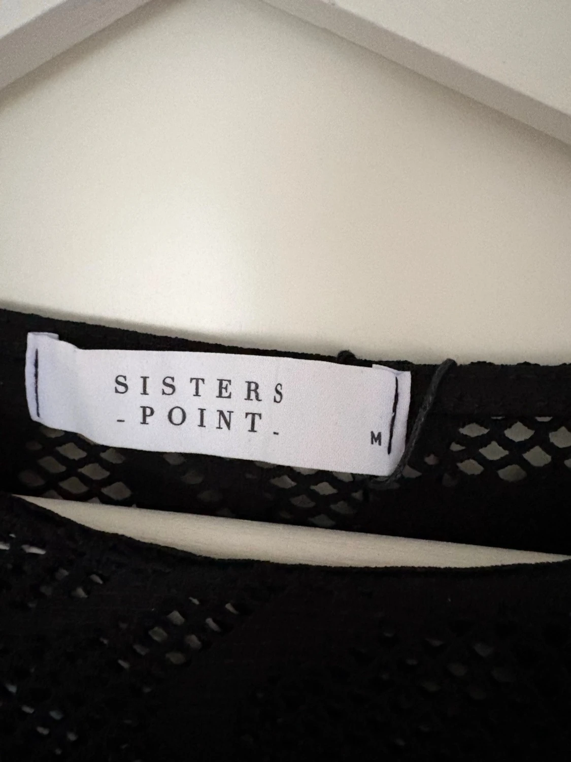 Svart spetsig långärmad topp Sisters Point prislapp kvar  - 2