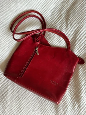 Röd väska - Snygg röd väska 