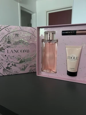 Lancôme Idôle presentbox parfymset - Helt ny, Fått i present aldrig använt, säljer do doften ej passar mig i smaken 