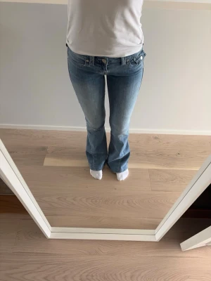 True religion jeans  - Superfina lågmidjade true religion jeans. Använda 1 gång, mycket bra skick!💙