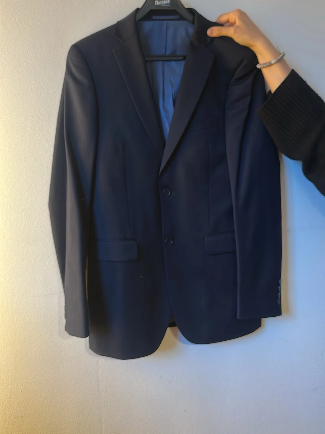 Mörkblå kavaj från First Class