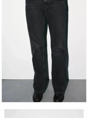 Zara jeans  - Säljer dessa slutsålda Zara jeans i storlek 36! Populära o perfekta till allt ❤️❤️❤️