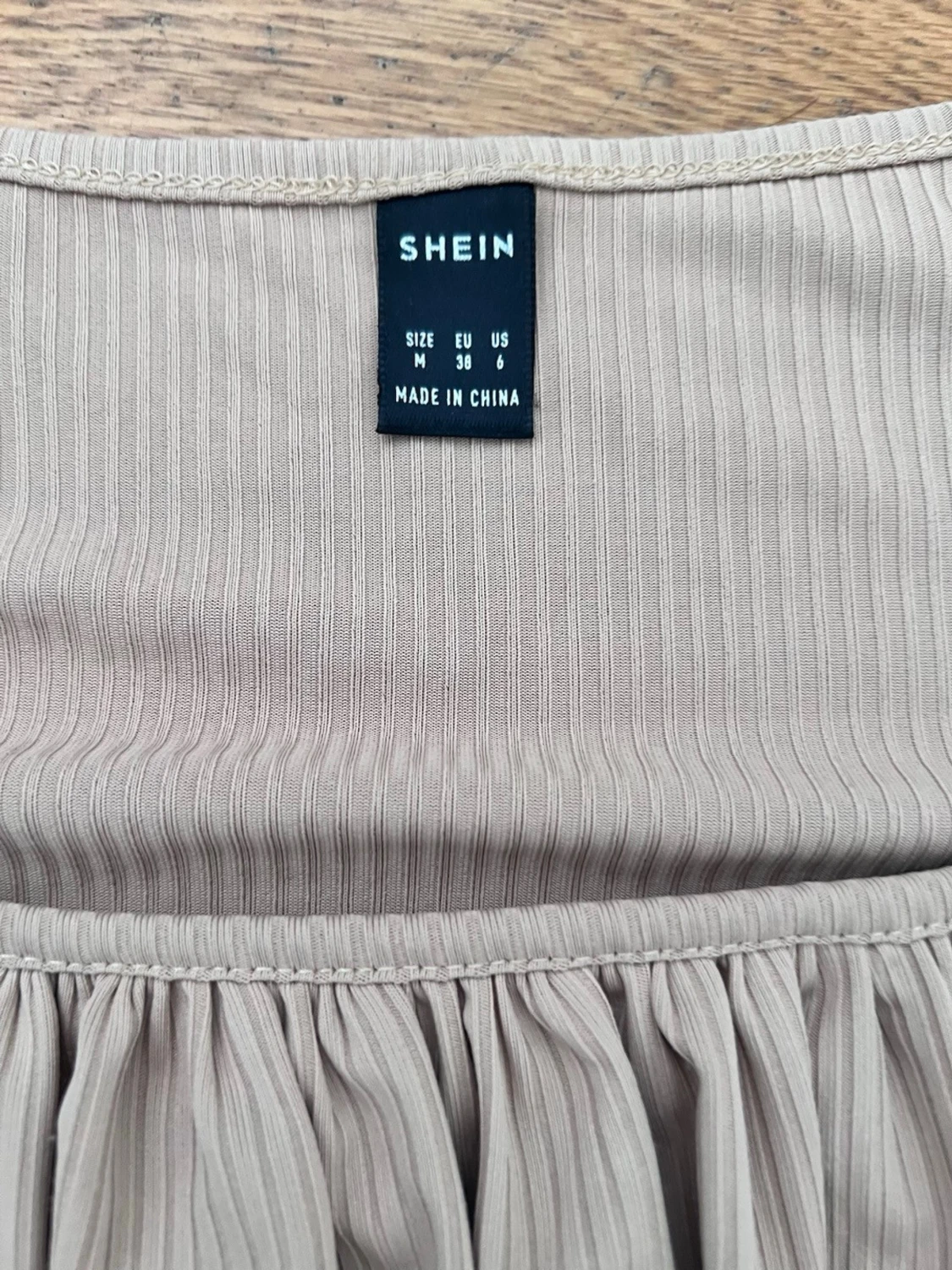 Beige ribbad topp  - 1