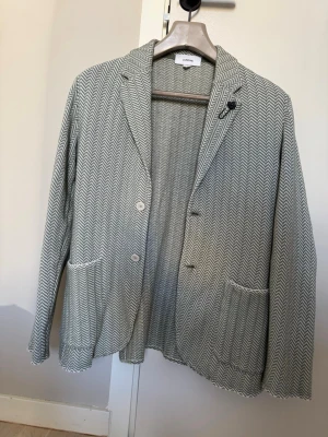 Lardini lavaj - Unik kavaj från Lardini i mycket bra skick. Storlek M passar s/m .Kvitto finns