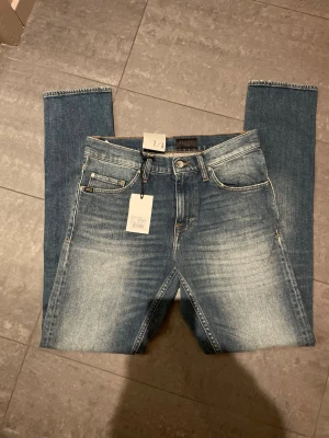 Tiger of Sweden jeans nya - Helt nya jeans ifrån tiger of Sweden med prislappen kvar på. Storlek w29 l34. Modellen är pistolero. 