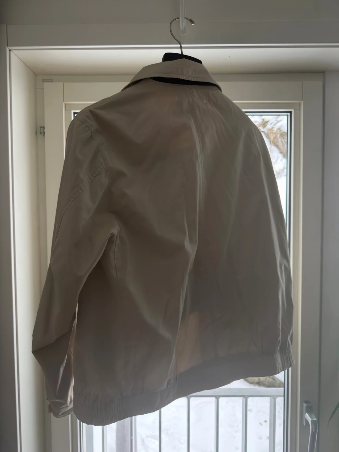 Beige vindjacka från Joy - 1