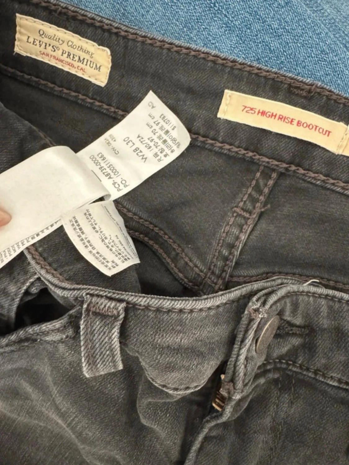 Grå bootcut jeans från Levi's - 2