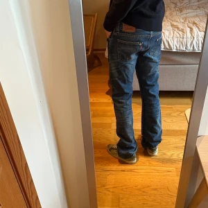 Levis 506 standard  - W34 L34. Snygga slitningar 