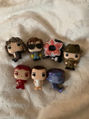 Stranger things kinder - alla för 200kr säljs inte separat.