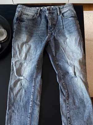 Jens Dolce Gabbana och Philipp plein - Säljer 4 par Jeans, 3 par Dolce Gabbana samt 1 par Philipp plein. Besök profilen för att se alla par. Säljes för ett utropspris på 400kr/st men pris kan diskuteras. Tveka inte för att höra av er 