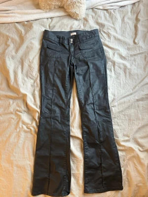 Nelly skinnbyxor💘 - Ett par skinnbyxor från Nelly i storlek 38💘