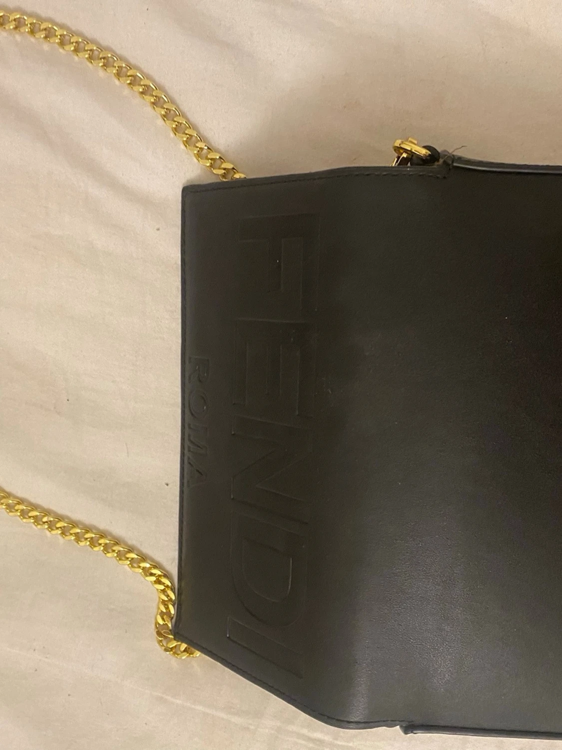 Svart Fendi handväska med guldkedja - 2