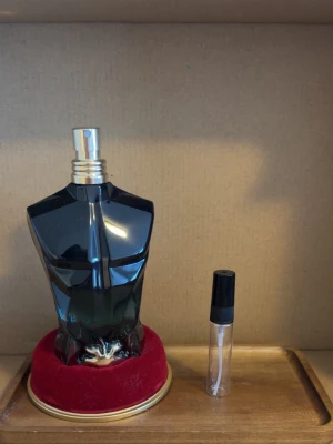 5ml JPG Le beau Le Parfum  - 5ml sample av Jean Paul Gaultier le beau le parfum, 10% rabatt på bundles 