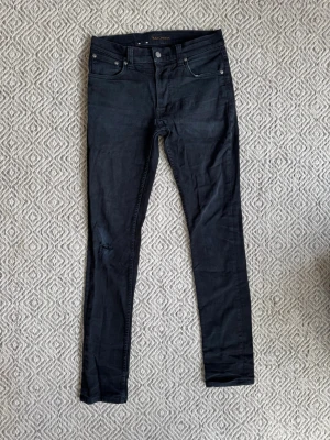 Nudie jeans  - Nudie jeans - Modell: Lean Dean(lapp saknas) - Storlek: W31/L34 - skick: 9/10 - Nypris runt 2000kr Bara att höra av sig vid minsta fundering!🤩