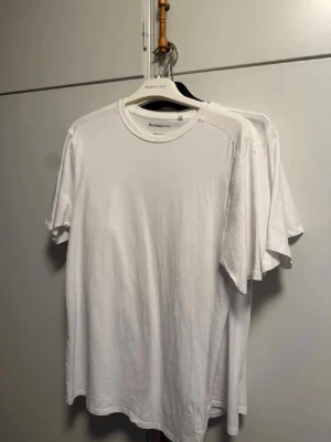 5st Muscle Fit T-shirts - Säljer 5st Muscle Fit T-shirts från River Island som är i jätte bra skick, perfekt att träna i eller bära regelbundet. Priset kan diskuteras.