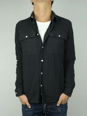 Samsoe Samsoe overshirt  - SAMSØE SAMSØE TUNN OVERSHIRT Storlek : M Passform : Normal Användning : Jackan är i ett väldigt fint skick utan defekter Nypris : Cirka 2200SEK Modellen på bilden : 182CM och väger 74KG