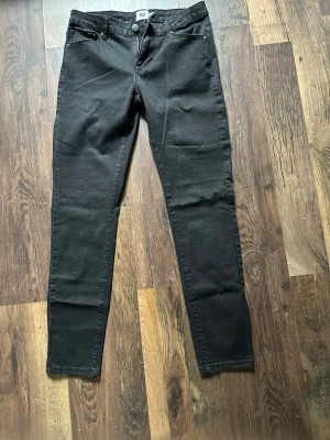 Jeans - Köpare står för frakt!