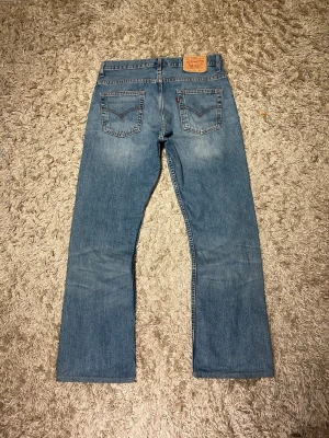 Vintage levis 507 bootcut standard flared archive grisch distressed  - vintage Levis 507 bootcut/flaredjeans med en riktigt snygg passform. Mycket bra skick, utan märkvärdiga defekter. W32 L34 på lappen men passar också L32, riktigt najs tvätt. Postas antigen samma dag som köp eller dagen därpå💯🙌