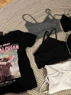 Mix av toppar och linnen - Olika toppar, fint skick strl Xs-S. Går att köpa styckvis men oxå paket. Fråga vid fler bilder. 20kr/st paketpris för allt 100kr