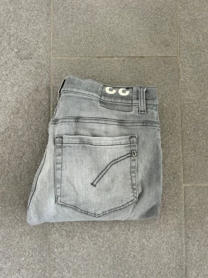 Dondup jeans  - Säljer dessa då jag inte använder dem längre. Skicket är top och är i storlek 33 