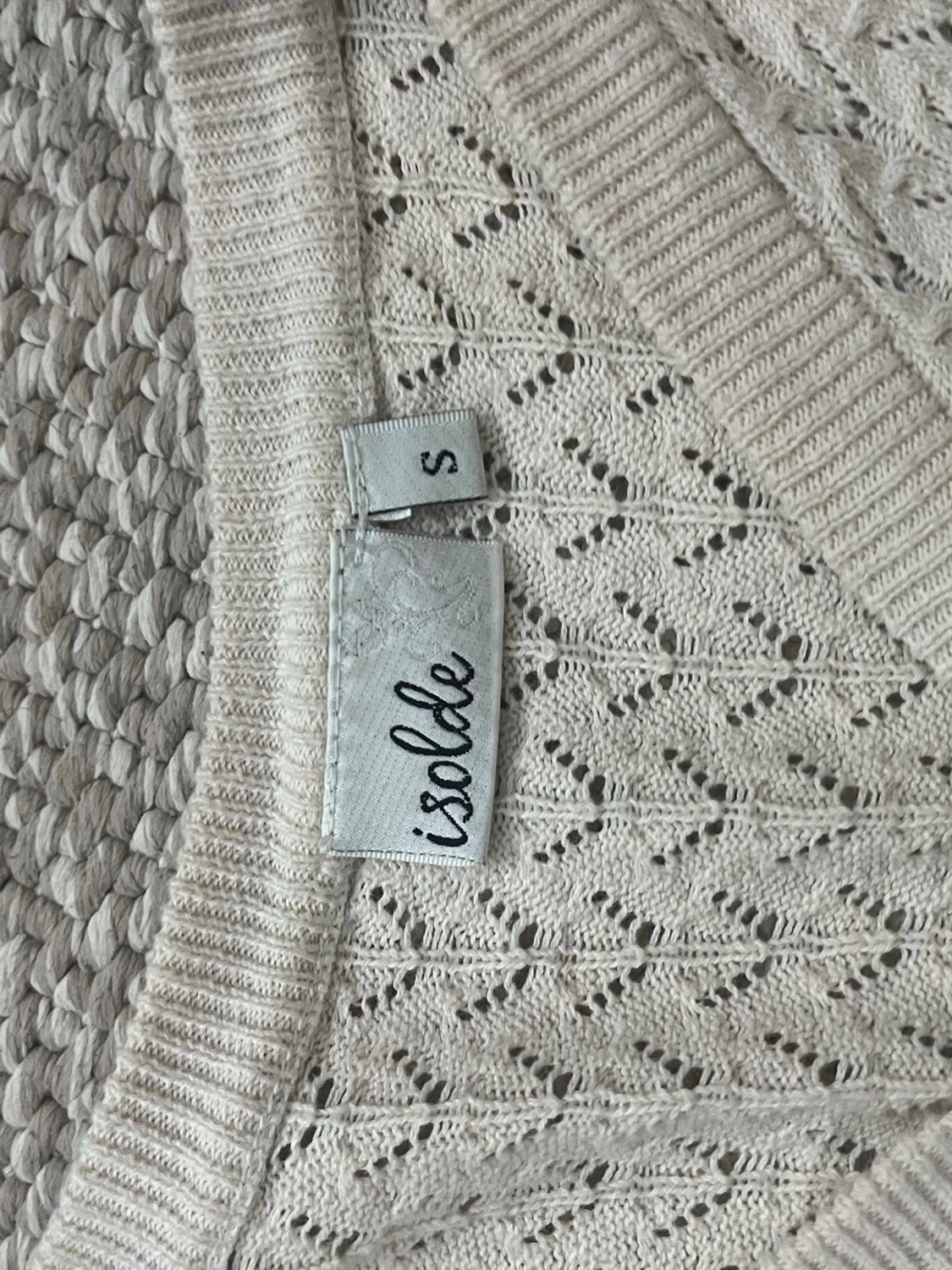 Beige stickad kofta från Isolde - 1