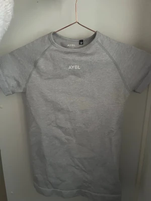 AYBL t-shirt - kitsnygg träningströja från AYBL. Aldrig använd💗 