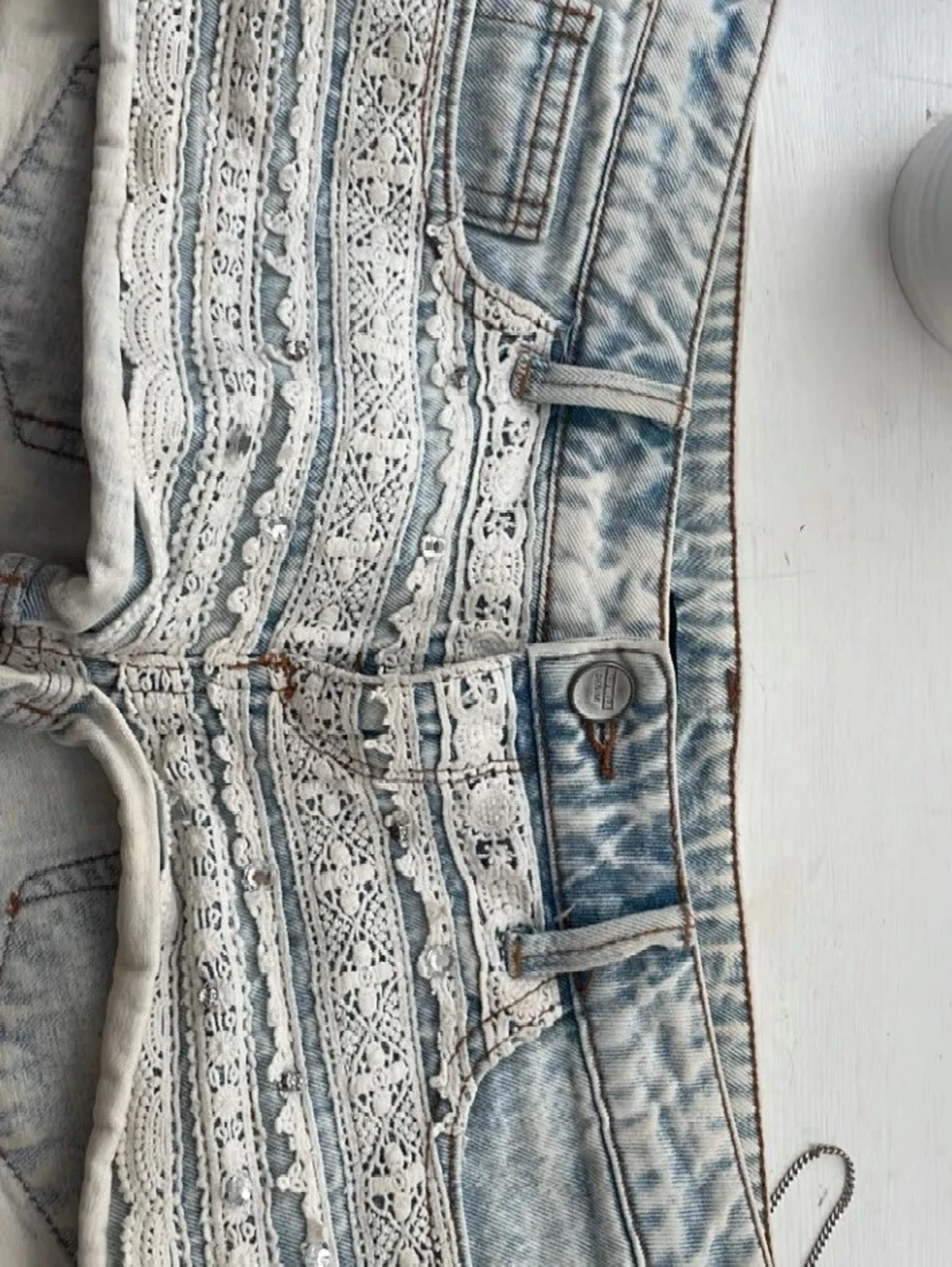 Blåvita jeansshorts - 1