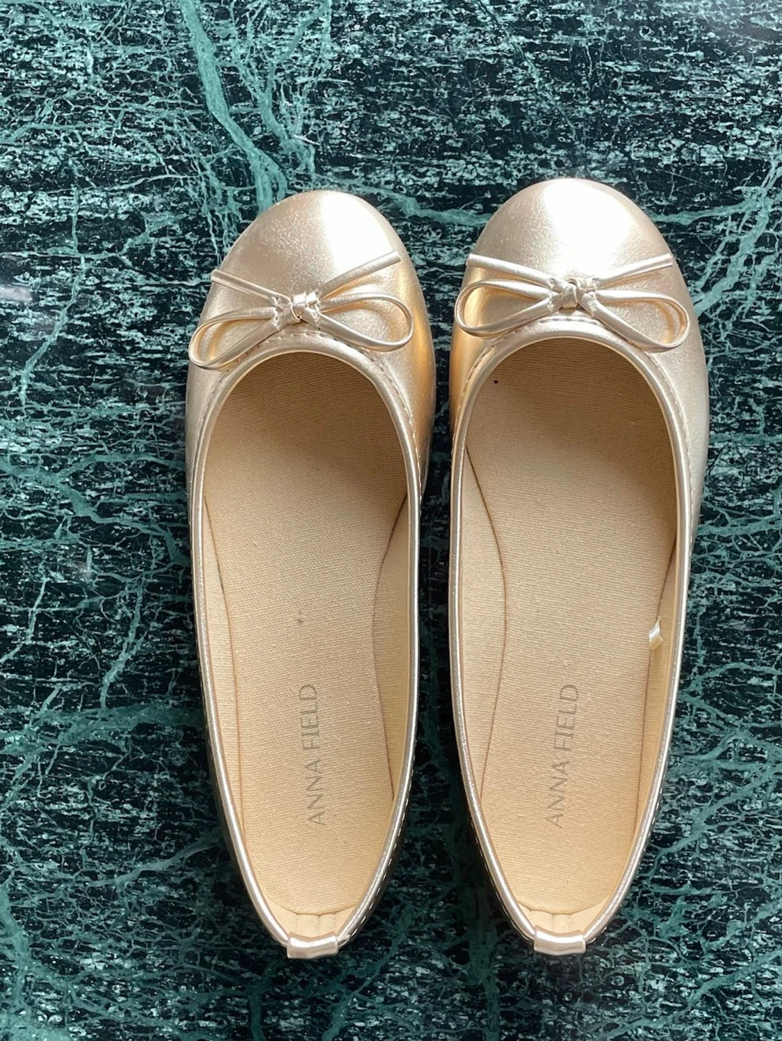 Guldiga ballerinaskor