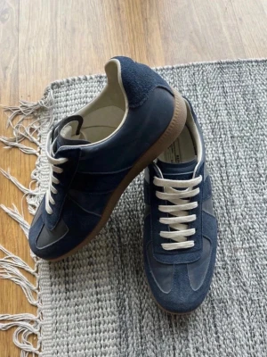 Maison Margiela gats  -  Maison Margiela gats skor med perfekt skick!                       Stl 39-41 obs lite stora i storlek