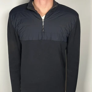 Massimo Dutti cardigan - Säljer en riktigt snygg och trendig Massimo Dutti cardigan i fint skick, storlek M, vid frågor är det bara att skriva //Gramenti