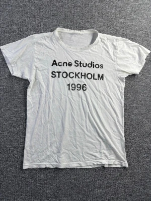 Snygg Stockholm tshirt - Säljer denna riktigt snygga T-shirten | storlek S | skick 10/10 | saknar lapparna därav priset | passar till alla outfits | kolla gärna in profilen för liknande produkter och skriv vid minsta lilla fråga 🥂🥂