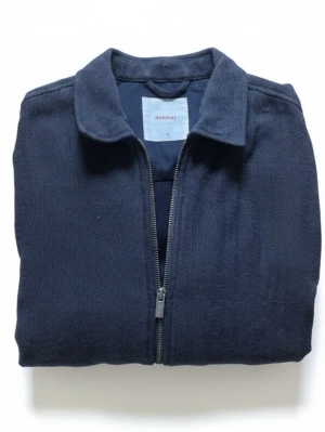 Overshirt   - Säljer nu min Overshirt från Dobber i lite grövre tyg 🔥 | Storlek: S | Skick: 10/10, endast använd en gång men har legat ihopvikt | Nypris: 1000 kr , mitt pris: 199 kr  |Skriv vid minsta fundering📝 | Skickar alltid inom 24 timmar📦