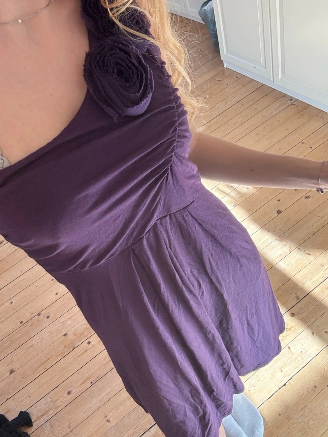 Lila oneshoulder klänning - 1