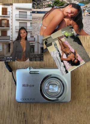 Nikon Coolpix digitalkamera silver - Snygg och smidig digitalkamera från Nikon i modellen Coolpix. Kameran är silverfärgad med rundad form och har inbyggd blixt samt optisk zoom. Perfekt för att ta med på resor eller till vardags för att fånga minnen digitalt.
