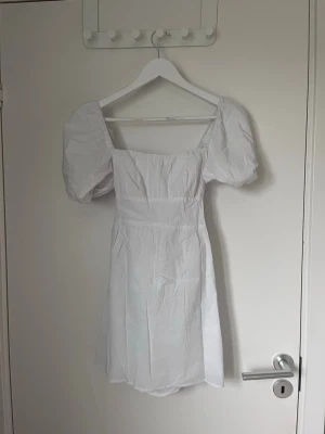 Studentklänning  - Superfin Helt oanvänd klänning som jag köpte till studenten, säljer den då jag hittade en annan❤️