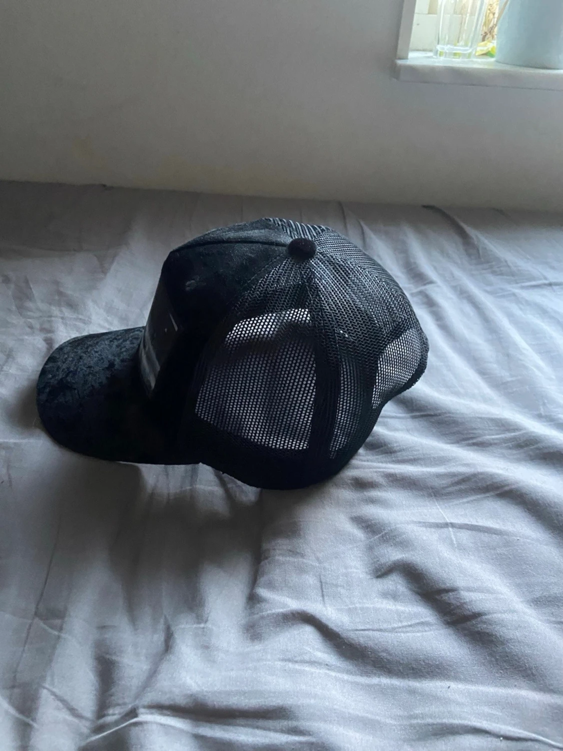 Svart keps med vintage tryck - 3