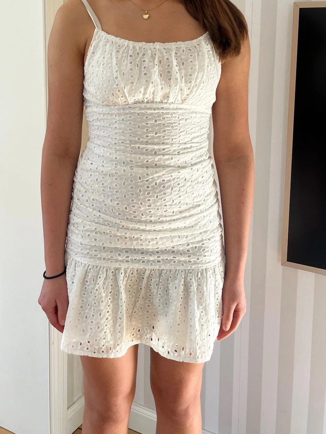 Vit klänning med spets  - 4