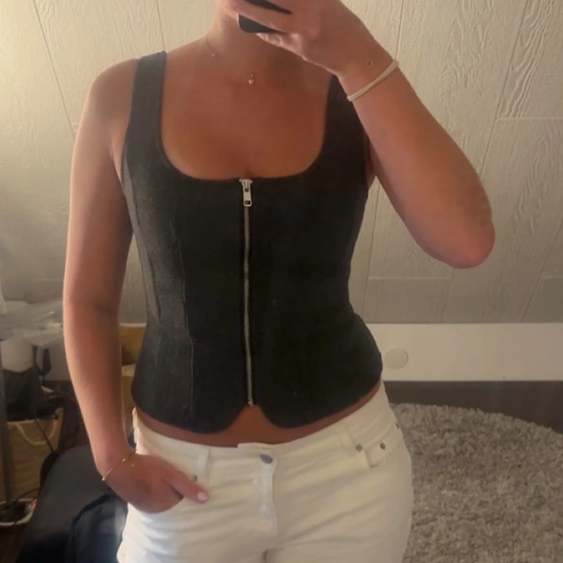 Mörkgrå korsett-topp med dragkedja