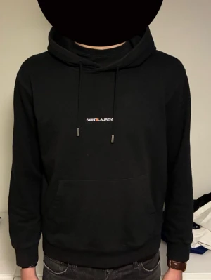 Saint Laurent hoodie - Säljer en riktigt schysst ysl hoodie för 699kr storlek S Inga fläckar eller hål osv skriv om ni har några fler frågor eller bilder ❗️