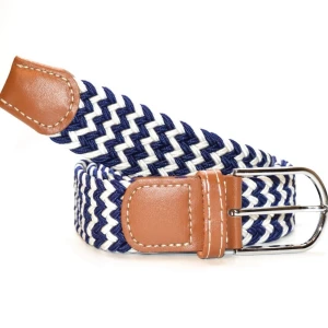 Flätat Grisch Bälte - Snyggt och funktionellt flätat bälte från Montore, perfekt för både vardag och mer uppklädda outfits. Det elastiska materialet ger en bekväm passform och gör att bältet sitter bra hela dagen, oavsett tillfälle. Klassisk design med detaljer i konstläder och metallspänne som passar lika bra till jeans, chinos eller kostymbyxor. Bältet är justerbart utan fasta hål tack vare den flätade strukturen, vilket ger extra flexibilitet och komfort. Vid fler frågor, tveka inte att kontakta oss🤝✅